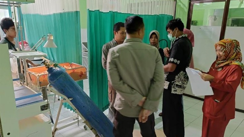 Lombok Timur Geger, Bayi Masih Hidup Ditemukan dalam Plastik di Pantai Suryawangi
