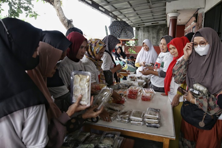 Relawan Crivisaya Ganjar Adakan Bazar Murah di Lampung, Libatkan Pelaku UMKM