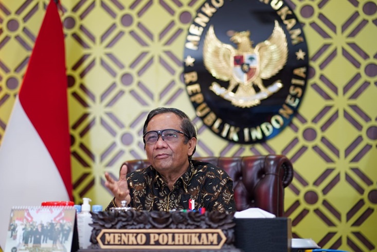 Marak Penipuan di WhatsApp, Mahfud MD Minta OJK Atur Penyebaran Informasi Perbankan