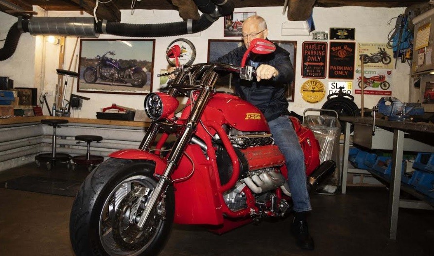 Luar Biasa, Pria Ini Bikin Motor Sport Bermesin Ferrari