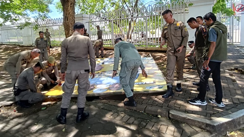 Ratusan Baliho Kampanye Langgar Aturan di Bogor Ditertibkan Satpol PP dan Bawaslu