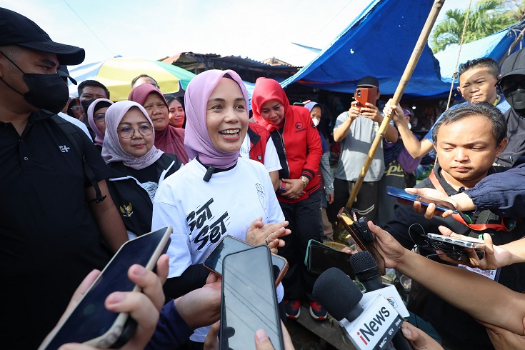 Blusukan di Lampung, Siti Atikoh Dengarkan Curhat Wiwik yang Sulit Cari Kerja