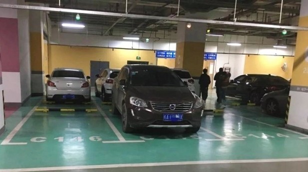 Parkir Mobil Cuma 40 Menit, Wanita Ini Ngamuk Harus Bayar Rp28,7 Juta