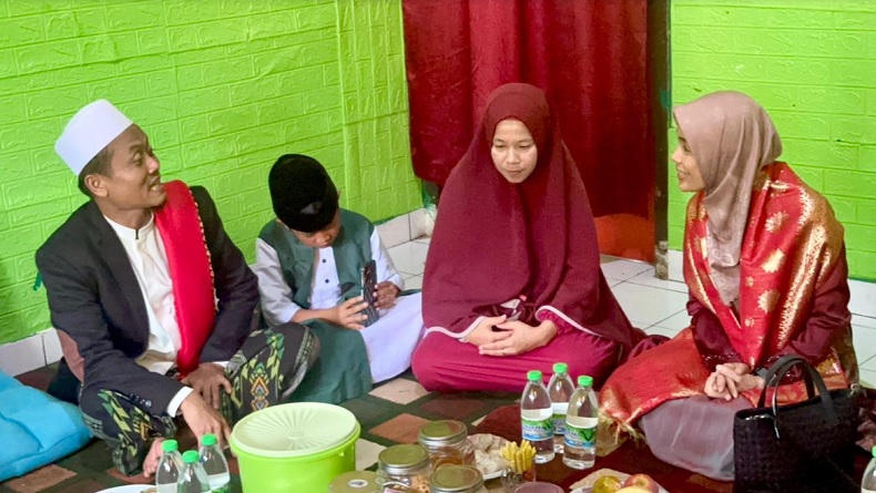 Atikoh Titip Pesan Menyentuh untuk Santri: Jaga Adab dan Ikuti Nasihat Kiai