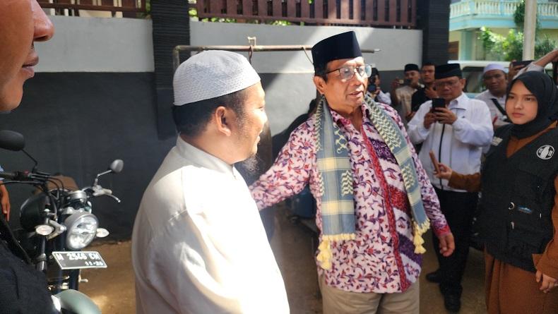 Mahfud MD Sambangi Ponpes-ponpes di Madura, Silaturahmi hingga Nostalgia