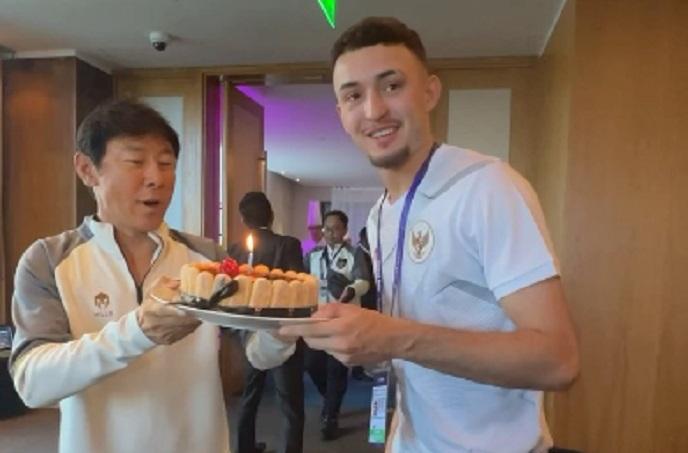 Ulang Tahun, Ivar Jenner Dapat Kejutan dari Shin Tae-yong