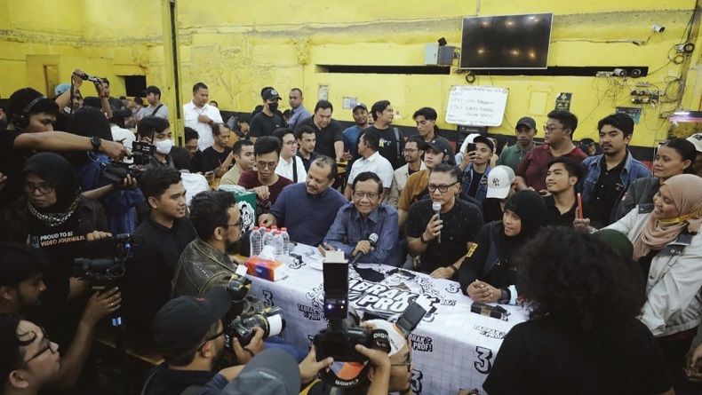Ojol Ngopi Bareng Mahfud MD di Surabaya: Saya Hanya Ingin Sampaikan Aspirasi