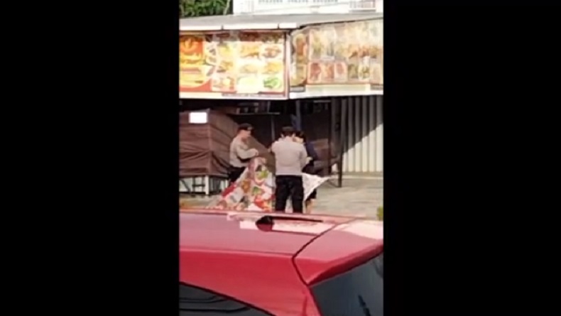 Viral Pasutri Depresi Bugil Mesum di Pinggir Jalan Pangkalan Bun, Istri Hamil