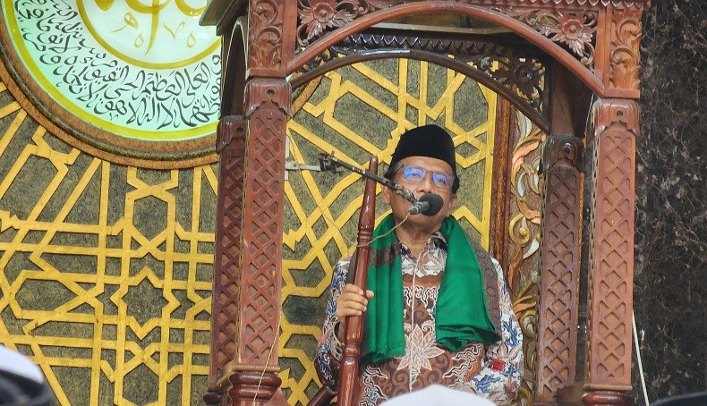 Momen Mahfud MD Jadi Khatib saat Agenda Safari Politik di Bangil