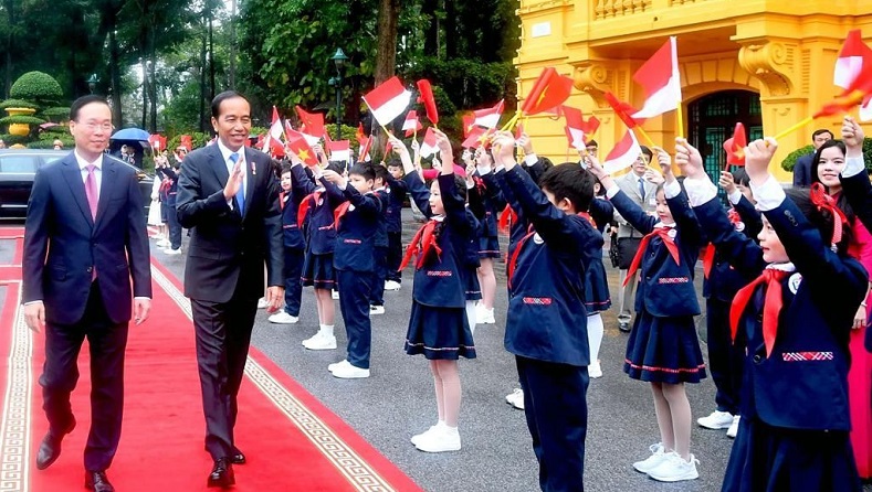 Jokowi Kunjungi Istana Presiden Vietnam, Disambut Upacara Kenegaraan