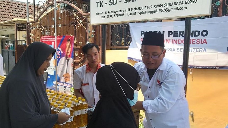 Caleg Partai Perindo M Badaruddin Gelar Bazar Minyak Goreng di Rungkut Surabaya
