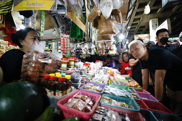 Blusukan ke Pasar Pucang Surabaya, Ganjar Pranowo Beberkan Strategi Sat-Set Stabilkan Harga Pangan