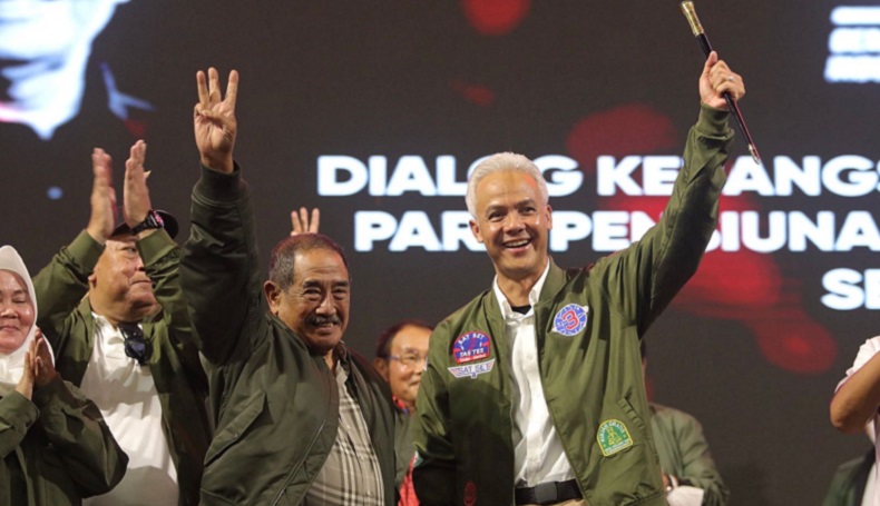 Simbol Kepercayaan Pimpin Rakyat, 19 Jenderal Purnawirawan Serahkan Tongkat Komando ke Ganjar