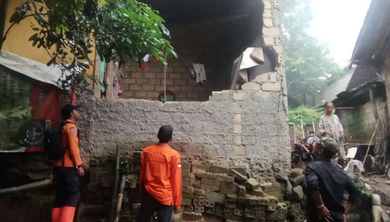 Angin Kencang dan Longsor Landa Ciomas Bogor, 7 Rumah Rusak