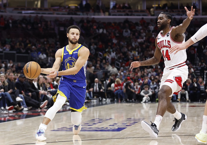 Hasil NBA 2023/2024: Buzzer Beater Steph Curry Bawa Warriors Menang Dramatis Vs Suns