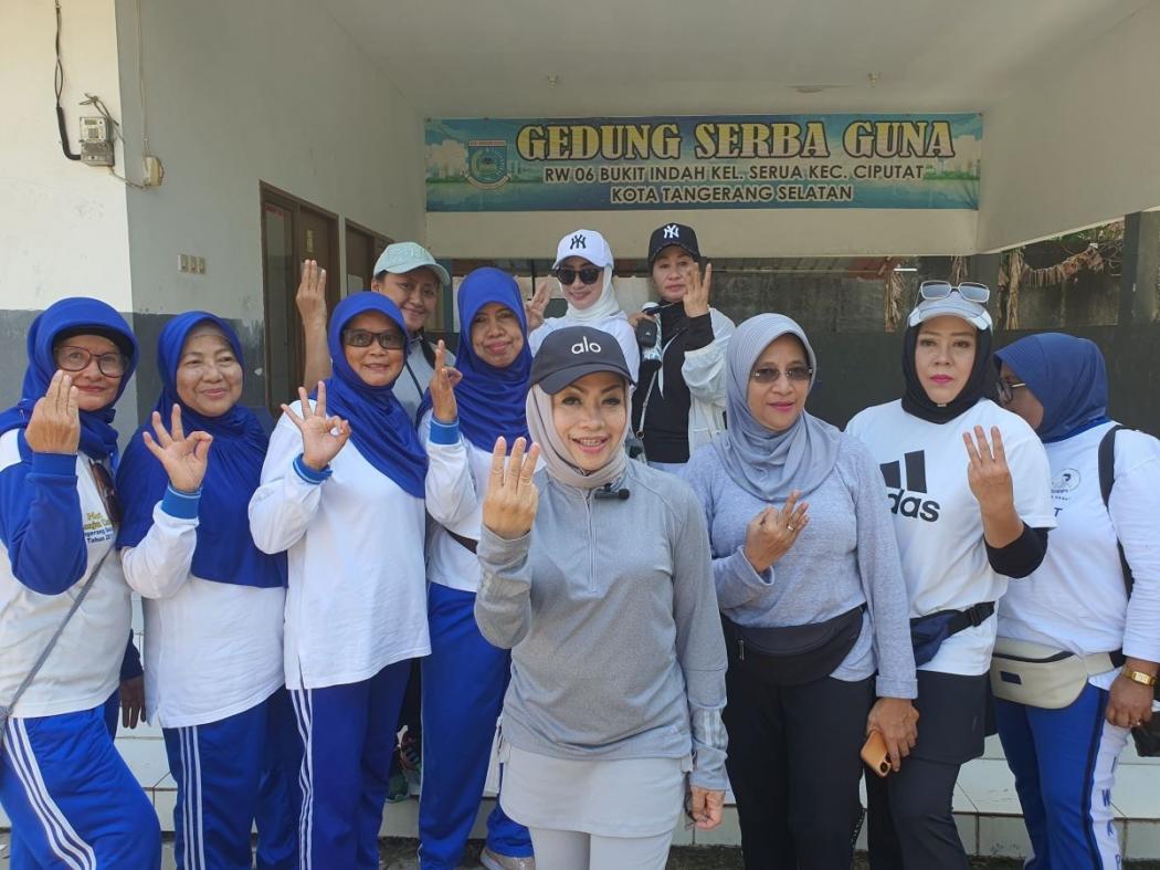 Senam LTK bareng Warga Ciputat, Caleg Perindo Dyah Anita: Membuat Kita Sehat