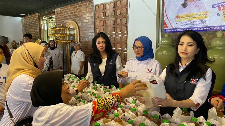 Caleg Partai Perindo Alva Ruslina Gelar Bazar Murah di Pejaten Timur Jaksel