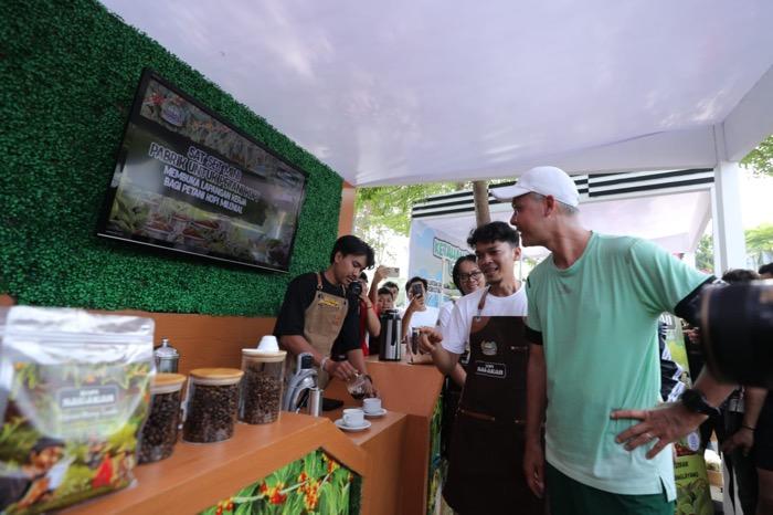 Kunjungi UMKM di Penguin SeliweRun, Ganjar Apresiasi Anak Muda Perkuat Ketahanan Pangan