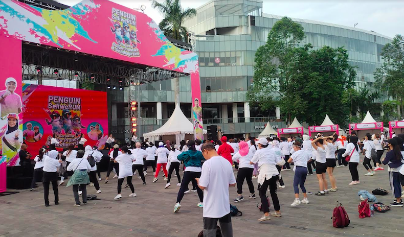 Tak Cuma Capres Ganjar Pranowo, PENGUIN SeliwerRUN Diramaikan Senam Pagi Emak-Emak