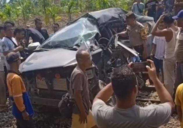 Kecelakaan di Tebingtinggi, Minibus Tertabrak KA Datuk Blambangan, 1 Tewas 1 Luka