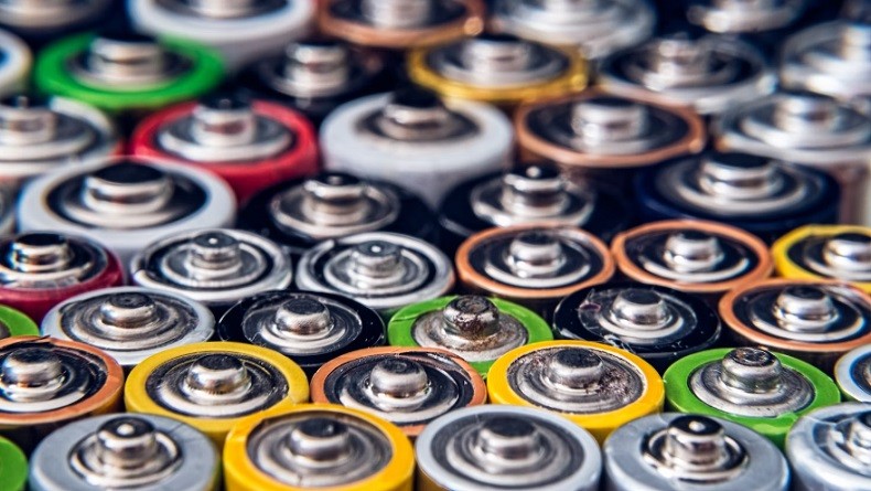 China Bikin Baterai Jenis Baru, Bisa Beri Daya hingga 50 Tahun