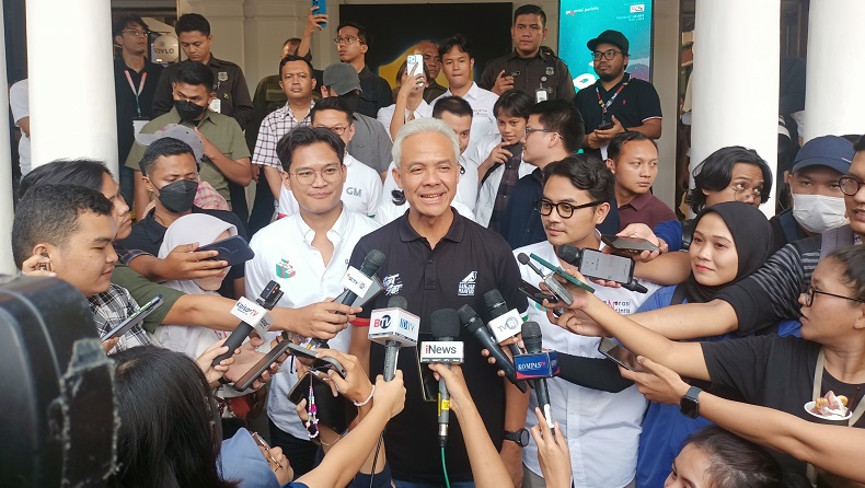 Ganjar Kompak dengan Anies: 01 sama 03 Ini Alumni UGM