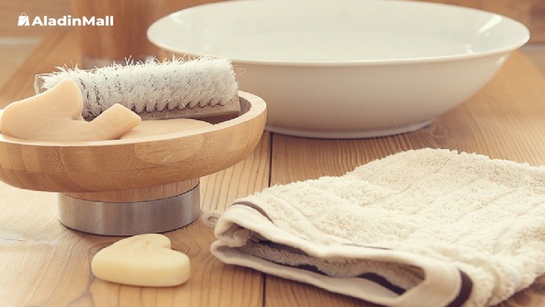 8 Cara Jitu Hilangkan Bintik Hitam di Baju, Pakaian Kesayangan Jadi Kinclong Lagi!