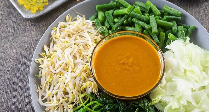 Bumbu Pecel Madiun Sederhana yang Bikin Ngiler, Begini Cara Buatnya!