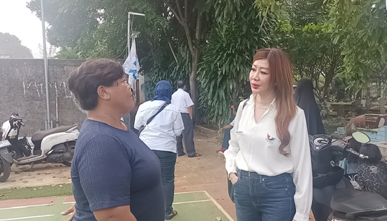 Emak-Emak Tapos Depok Sebut Minyak Goreng Murah Perindo Sangat Membantu 