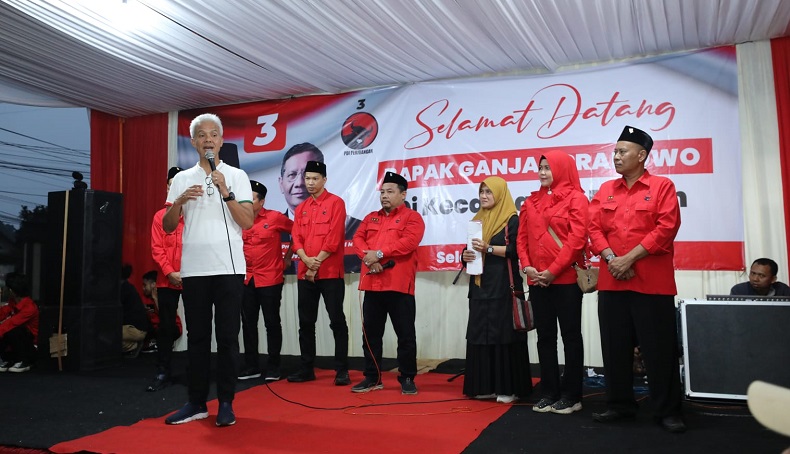 Ganjar Minta Relawan Terus Bergerak Merebut Suara di Batang