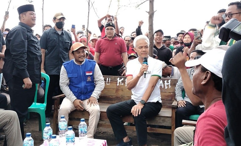 Ganjar Serap Aspirasi Nelayan dan Petani di Pantai Wonokerto Pekalongan