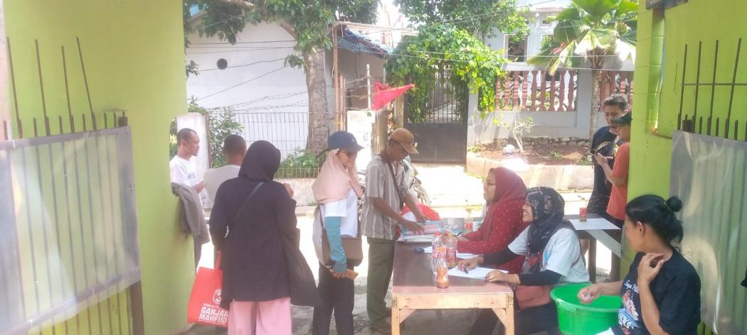 Relawan Ganjar-Mahfud Door to Door Sebar 65.000 Logistik APK di Depok