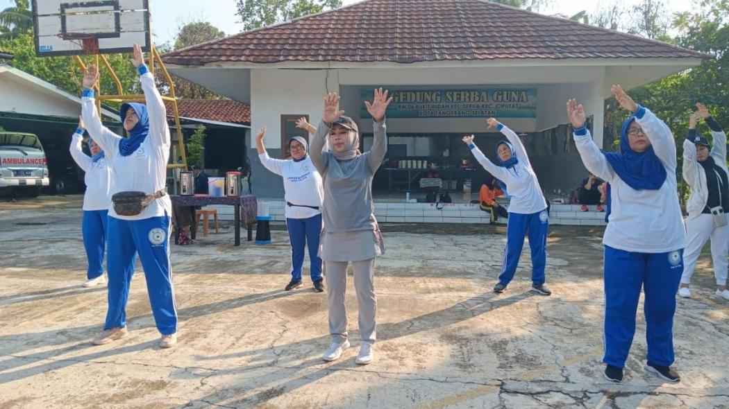 Gelar Senam LTK di Ciputat, Caleg Perindo Dyah Anita Tuai Pujian Warga