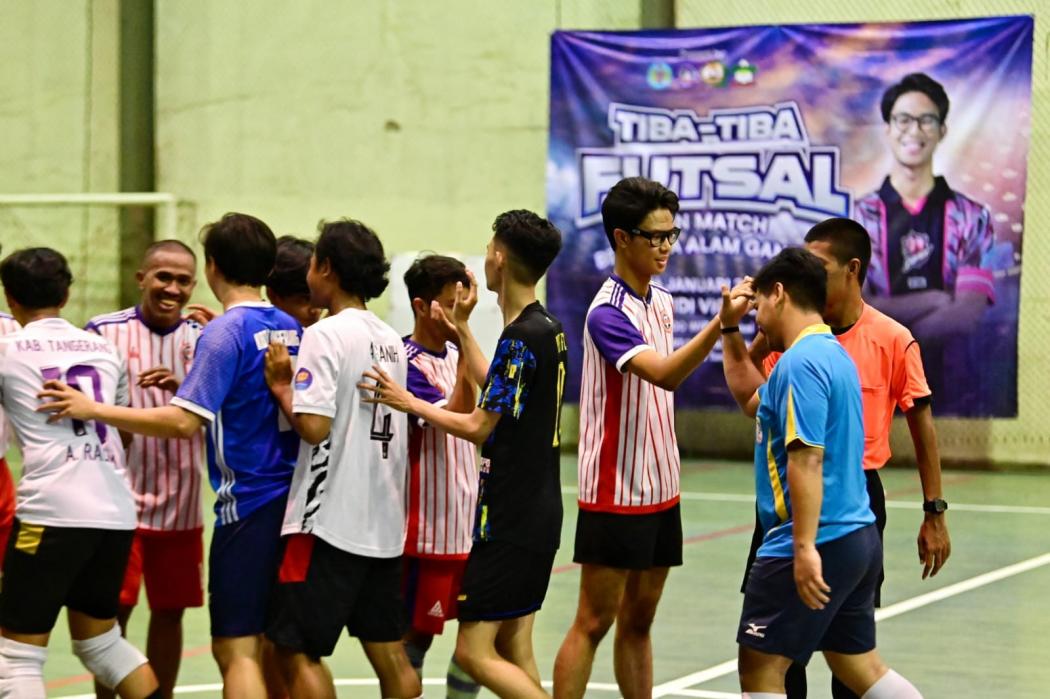 Main Futsal Bareng Anak SMA, Alam Ganjar Ingatkan Jangan Golput