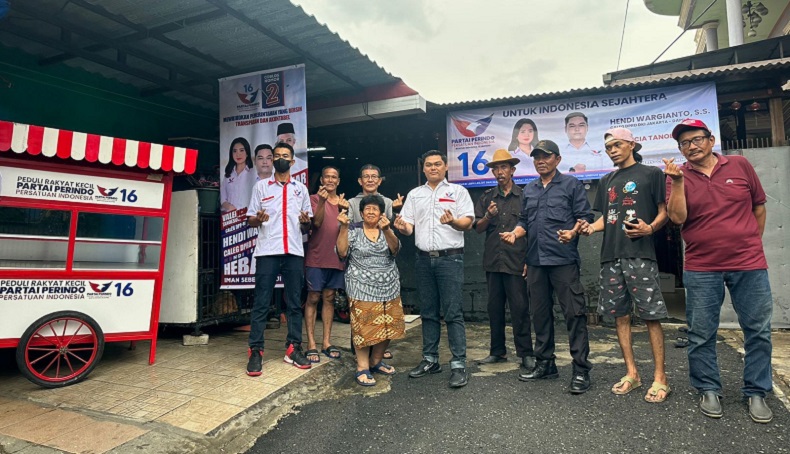 Salurkan Gerobak ke Pedagang UMKM di Jakbar, Caleg Hendi Tegaskan Perindo Hadir Jawab Kebutuhan Rakyat