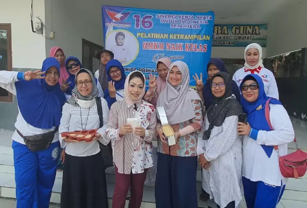 Caleg Perindo Dyah Anita Gelar Pelatihan Bikin Sabun di Ciputat, Warga: Kami Dapat Ilmu