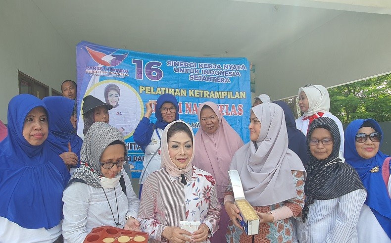Caleg Partai Perindo Dyah Anita Janji Berdayakan Emak-Emak di Ciputat