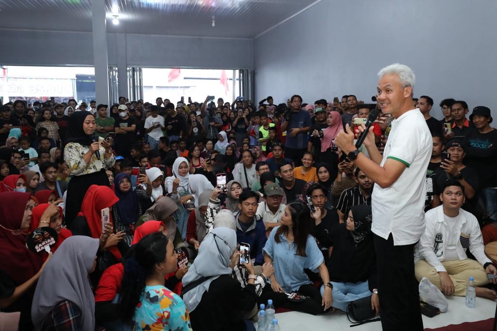 Curhat ke Ganjar, Anak Muda di Batang Minta Korupsi Diberantas 