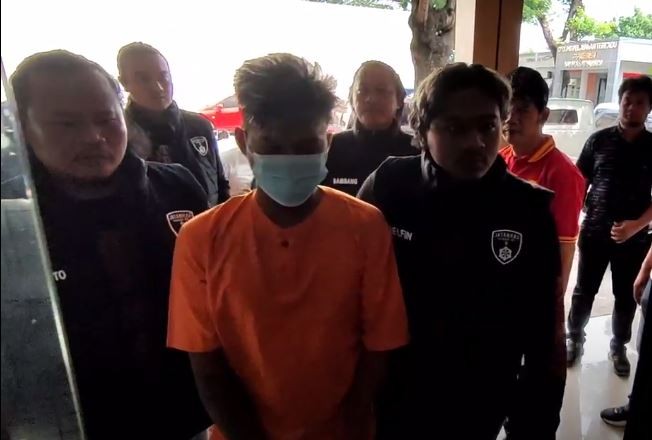 Sakit Hati Ibu Diselingkuhi, Pemuda Bunuh Perangkat Desa di Pati