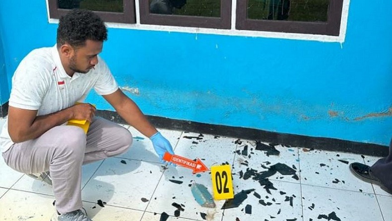 Kantor Dinas Perindagkop Waropen Dirusak OTK, Kaca Jendela Pecah Dilempari Batu