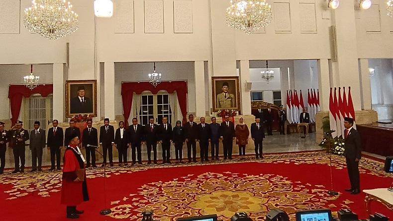Arsul Sani Bacakan Sumpah sebagai Hakim Konstitusi di Hadapan Presiden Jokowi