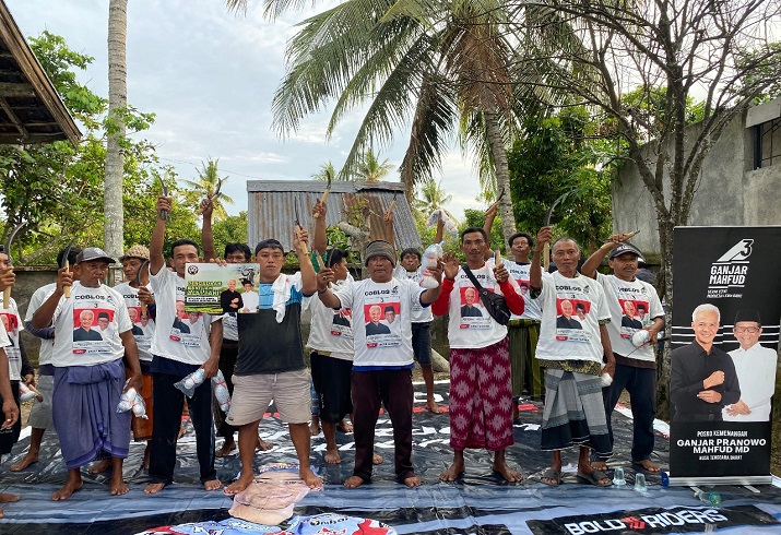 Relawan Ganjar Mahfud NTB Distribusikan Alat Tani untuk Tingkatkan Produktivitas Petani di Lombok Barat 