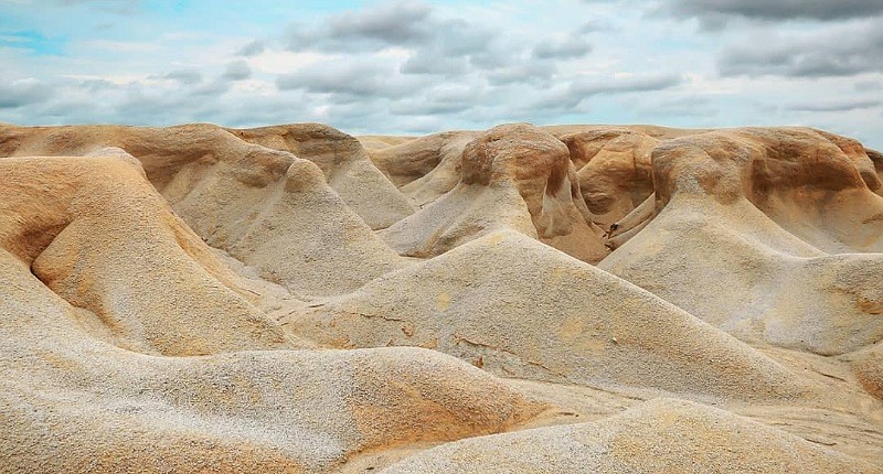 Surga Tersembunyi di Bintan Punya Pemandangan Gurun Pasir Suasananya seperti di Mars 