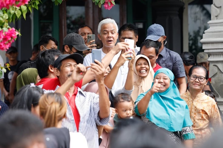 Ganjar Bakal Fasilitasi Pembuatan Pakan Ternak Sendiri untuk Kurangi Beban Peternak Ayam