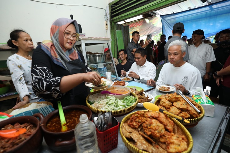 Ganjar Sambangi Pasar Induk Magetan, Pedagang Curhat Sepi Pembeli