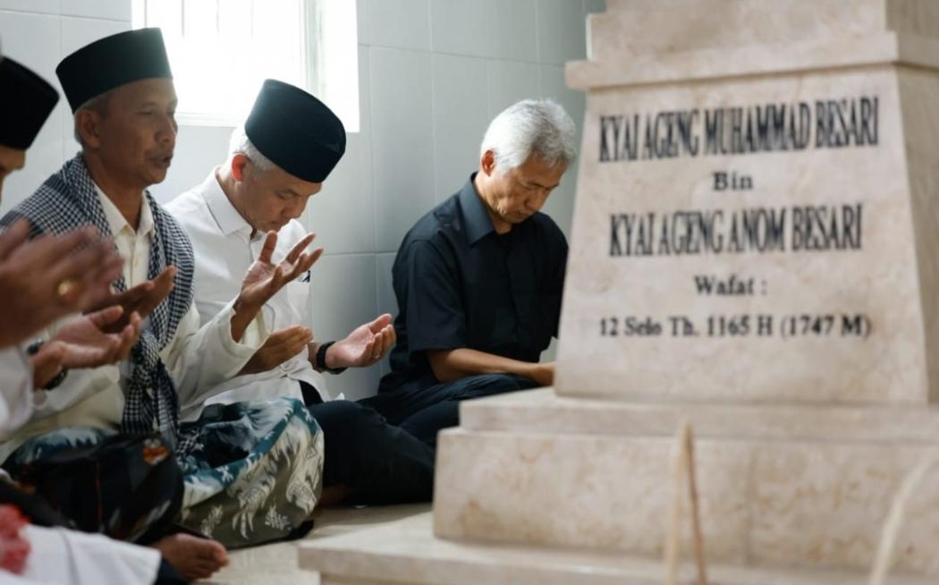 Ganjar Pranowo Ziarah ke Makam Bathara Katong dan Kiai Ageng Muhammad Besari di Ponorogo
