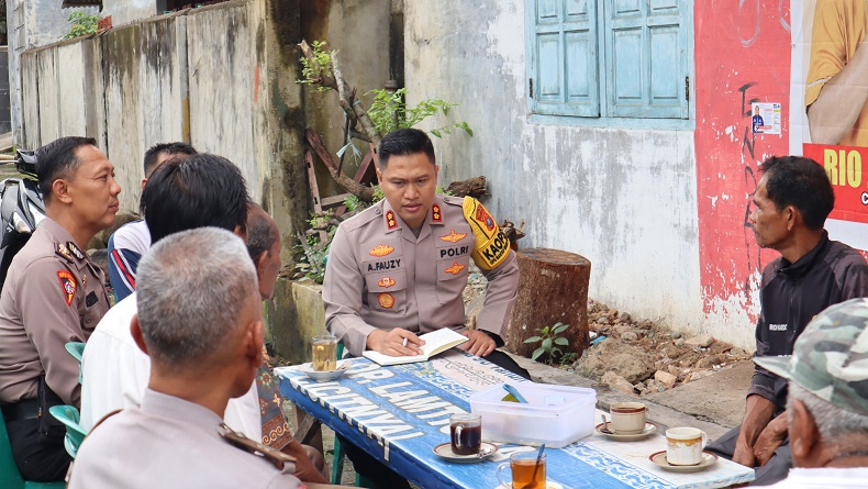 Dengarkan Curhatan Masyarakat, Kapolres Sibolga Turun Langsung saat Jumat Curhat