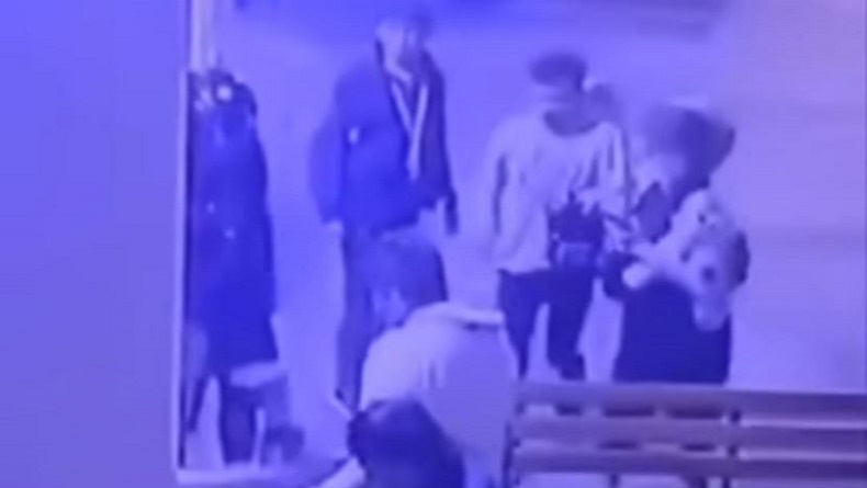 Viral Video Pengunjung Kawasan Wisata di Bandung Dikeroyok 6 Fotografer Jalanan