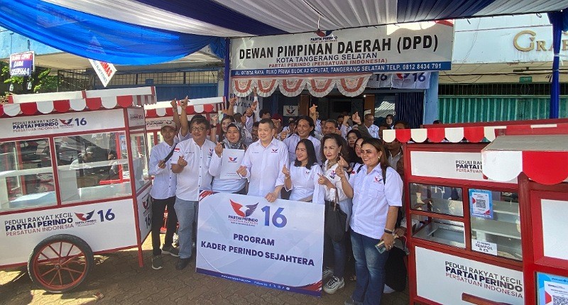 Emak-Emak Tangsel Senang Diberi Gerobak Perindo: Biasanya hanya Pakai Etalase