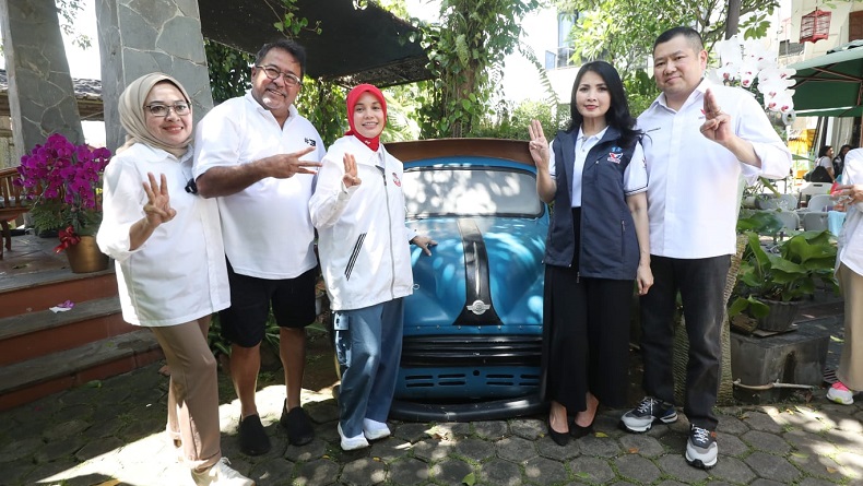 Momen Akrab HT Bersama Rano Karno di Warung Garasi Si Doel: Ini Berkesan Sekali